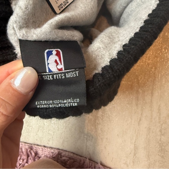 New Era Milwaukee Bucks hat Black Knit Beanie NWT - Picture 7 of 7